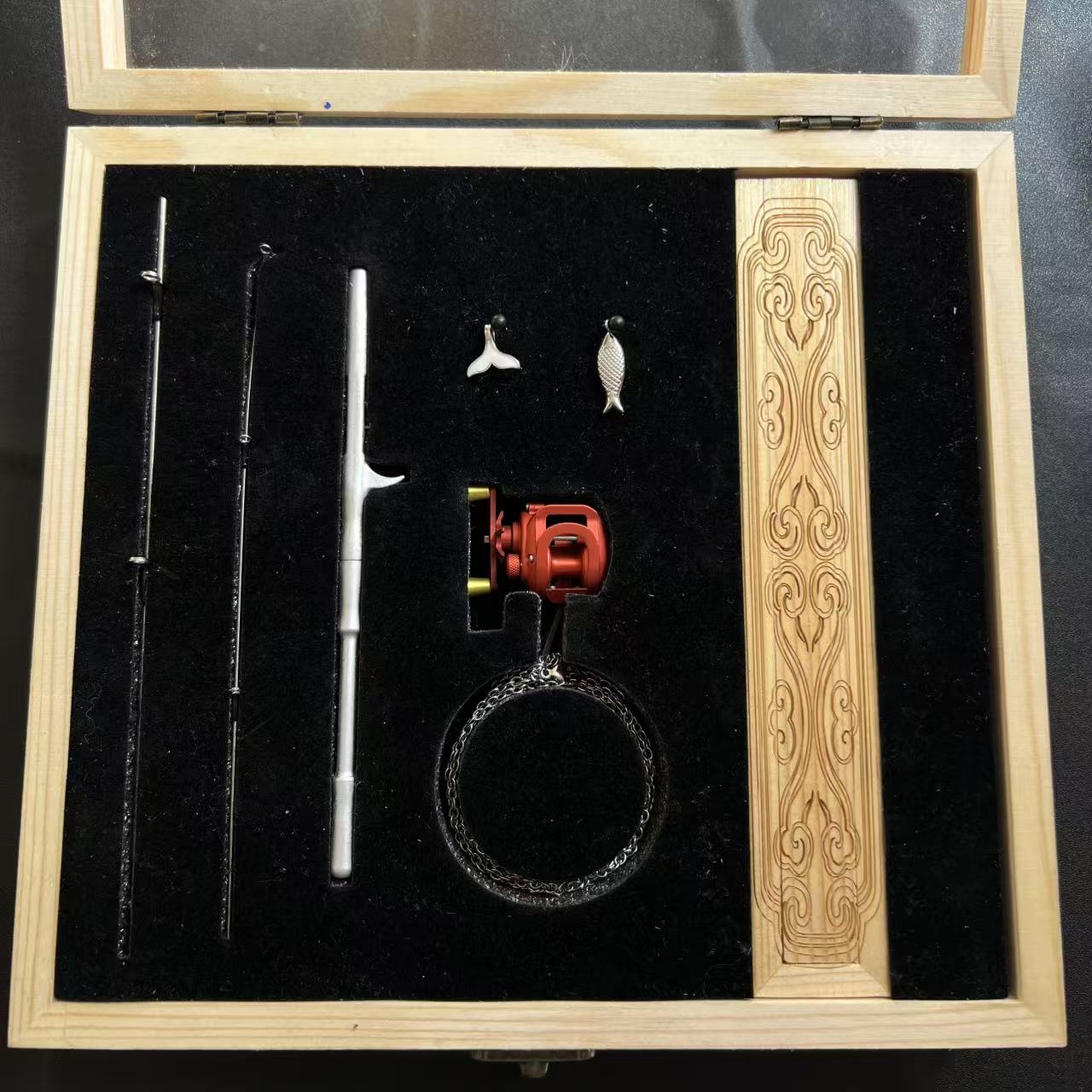 Mini Baitcasting Reel Necklace-Red 1.0