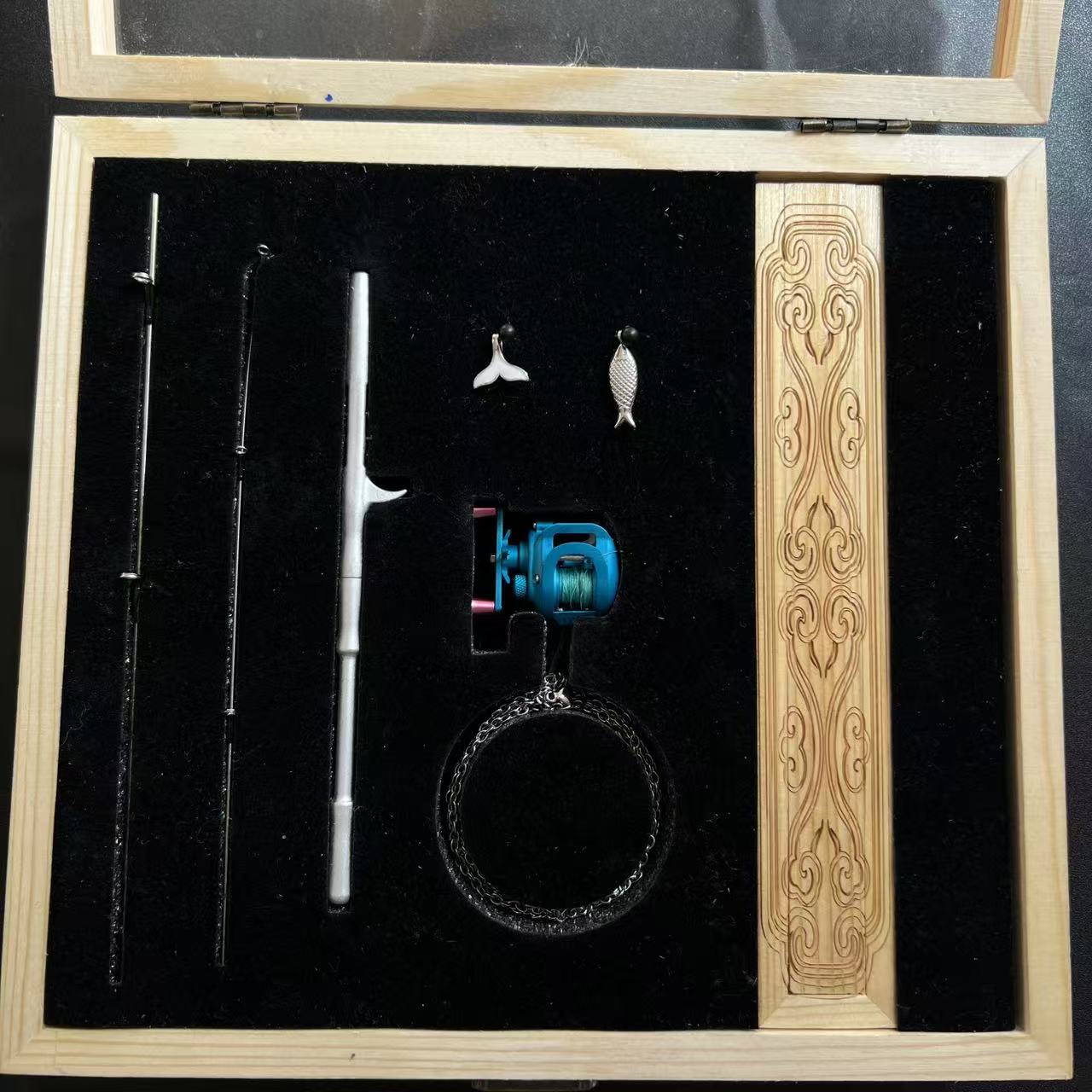 Mini Baitcasting Reel Necklace-Teal Blue 1.0