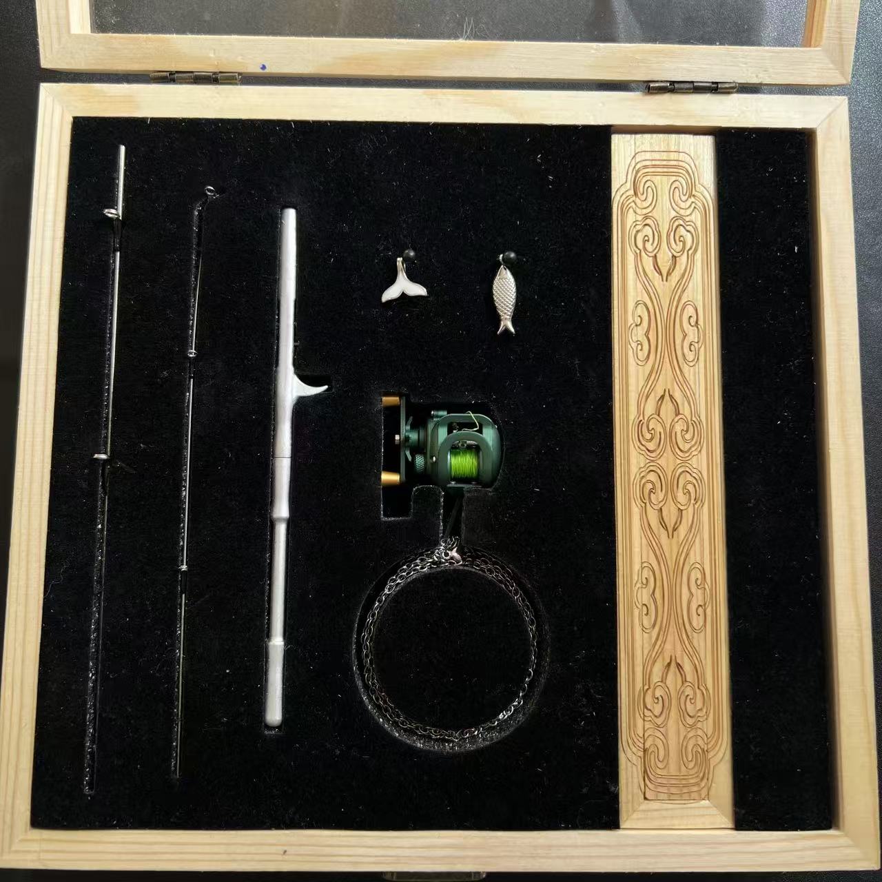 Mini Baitcasting Reel Necklace-Deep Green 1.0